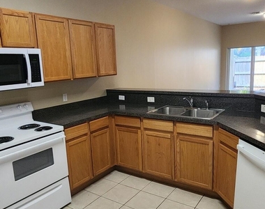 8735 Clara Elizabeth Lane - Photo Thumbnail 12