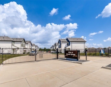 13130 Perennial Springs Drive - Photo Thumbnail 19