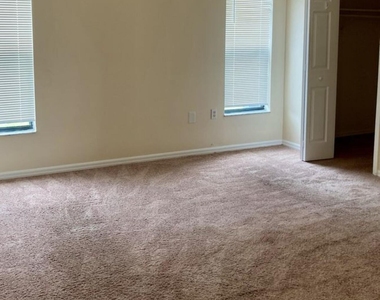 843 Parsons Circle Se - Photo Thumbnail 2