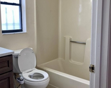 843 Parsons Circle Se - Photo Thumbnail 3