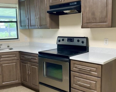 843 Parsons Circle Se - Photo Thumbnail 8