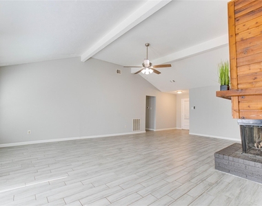 128 N Deerfoot Circle - Photo Thumbnail 5