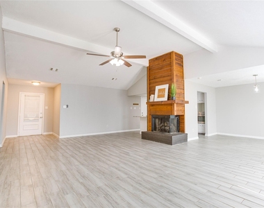 128 N Deerfoot Circle - Photo Thumbnail 4
