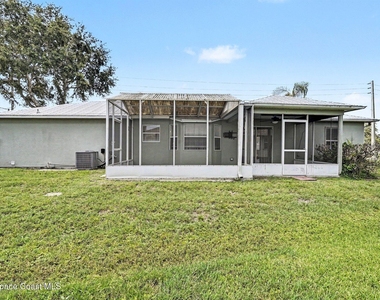 880 Vocelle Avenue - Photo Thumbnail 21