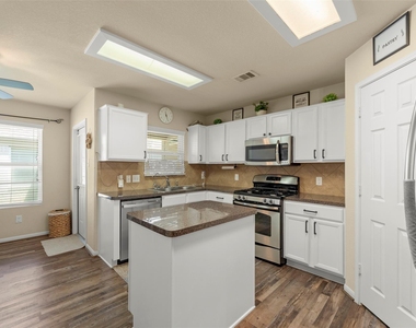 15118 Vincennes Oak Street - Photo Thumbnail 5