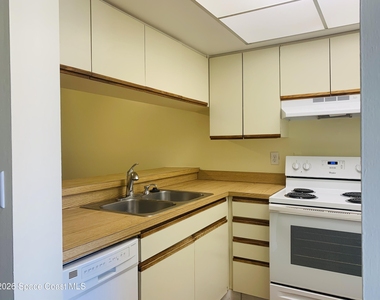 3092 Sir Hamilton Circle - Photo Thumbnail 3