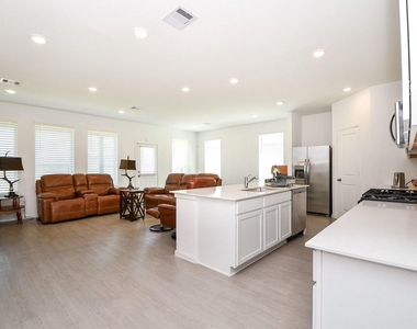 26610 Coast Redwood Drive - Photo Thumbnail 10