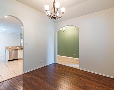 17911 Serene Shore Drive - Photo Thumbnail 12