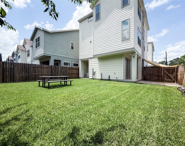 1803 Crestdale Drive - Photo Thumbnail 32