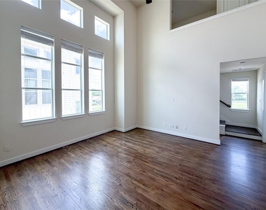 1803 Crestdale Drive - Photo Thumbnail 9