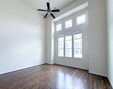 1803 Crestdale Drive - Photo Thumbnail 8