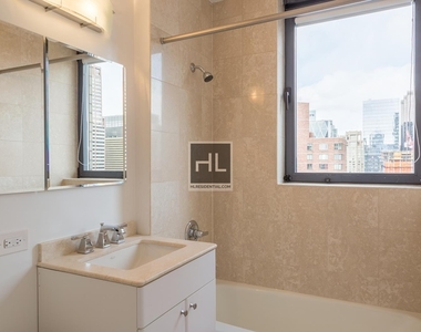 West 48th Street - Photo Thumbnail 5