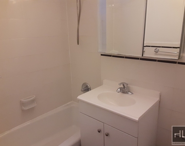East 58 Street - Photo Thumbnail 3
