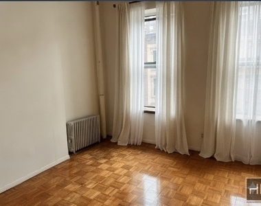 East 89 Street - Photo Thumbnail 1