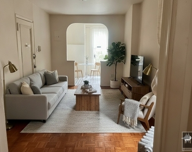 East 89 Street - Photo Thumbnail 7