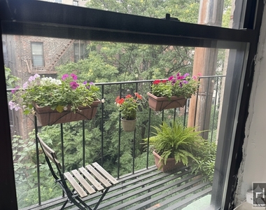 East 89 Street - Photo Thumbnail 9