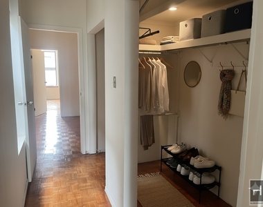East 89 Street - Photo Thumbnail 4