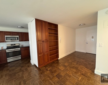 East 63 Street - Photo Thumbnail 2