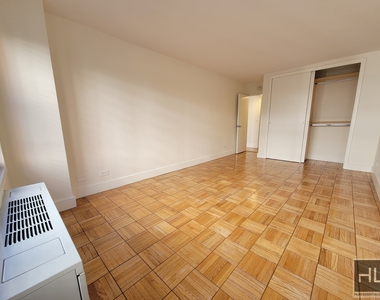 East 63 Street - Photo Thumbnail 3