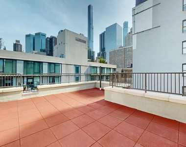 West 52nd Street - Photo Thumbnail 5