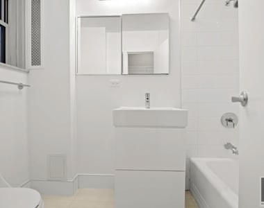 West 18th Street - Photo Thumbnail 2