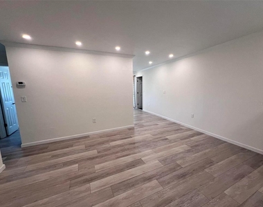 3339 Van Nuys Loop - Photo Thumbnail 4