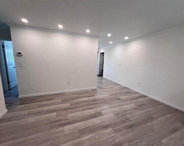 3339 Van Nuys Loop - Photo Thumbnail 5