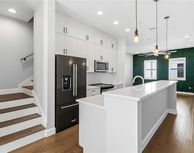 1332 W Gray Street - Photo Thumbnail 2