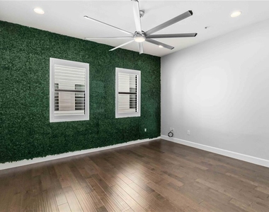 1332 W Gray Street - Photo Thumbnail 4
