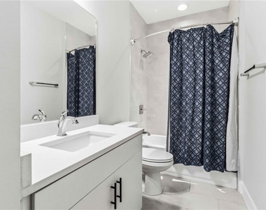 1332 W Gray Street - Photo Thumbnail 16