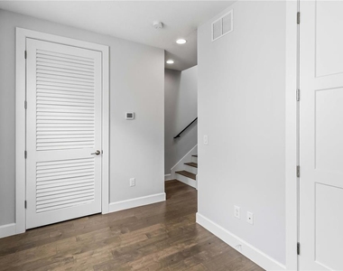 1332 W Gray Street - Photo Thumbnail 9