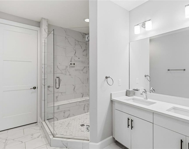 1332 W Gray Street - Photo Thumbnail 12