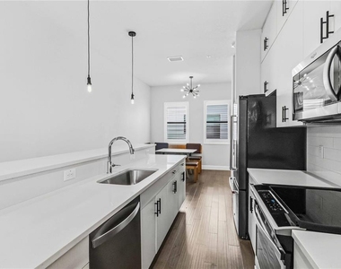 1332 W Gray Street - Photo Thumbnail 14