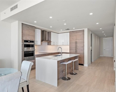 301 1st Street S - Photo Thumbnail 5