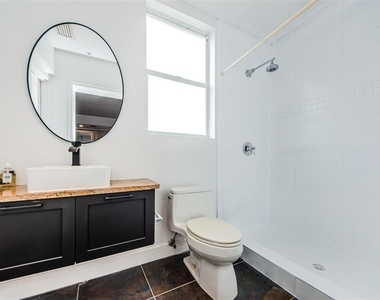 1002 Channelside Drive - Photo Thumbnail 20