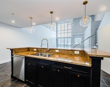 1002 Channelside Drive - Photo Thumbnail 9