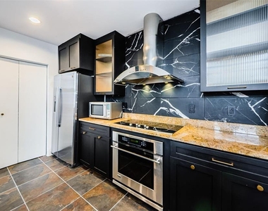 1002 Channelside Drive - Photo Thumbnail 8
