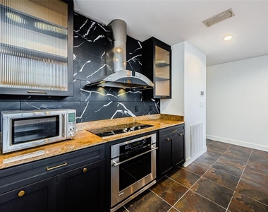 1002 Channelside Drive - Photo Thumbnail 5