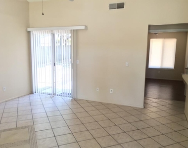 2747 Kavalier Drive - Photo Thumbnail 2