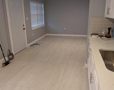 4416 N Clark Avenue - Photo Thumbnail 2