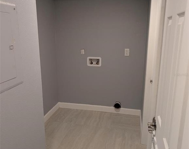 4416 N Clark Avenue - Photo Thumbnail 9