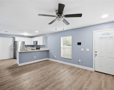 8310 N Brooks Street - Photo Thumbnail 5