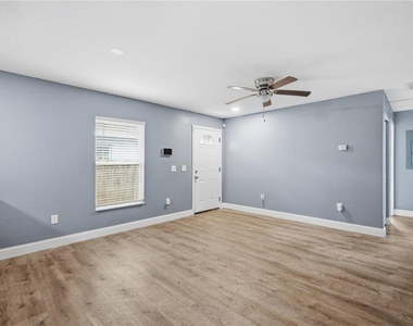 8310 N Brooks Street - Photo Thumbnail 6