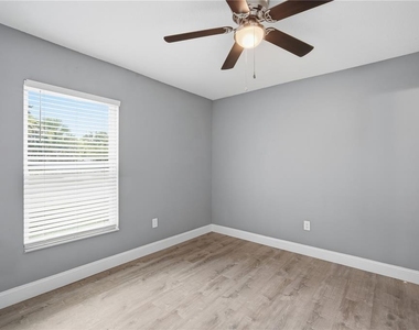 8310 N Brooks Street - Photo Thumbnail 14
