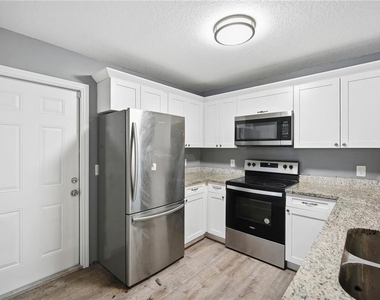 8310 N Brooks Street - Photo Thumbnail 7