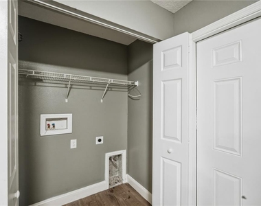 8310 N Brooks Street - Photo Thumbnail 10