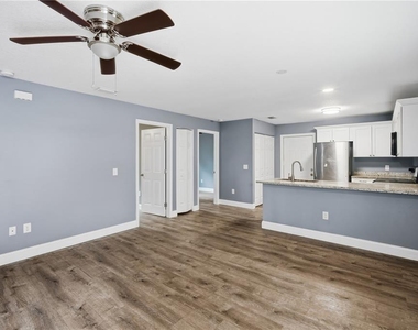 8310 N Brooks Street - Photo Thumbnail 4