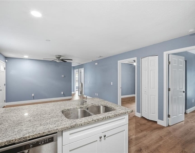 8310 N Brooks Street - Photo Thumbnail 9