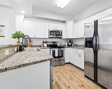 9415 Citrus Glen Place - Photo Thumbnail 8