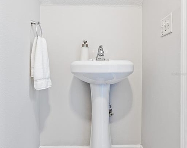 9415 Citrus Glen Place - Photo Thumbnail 12
